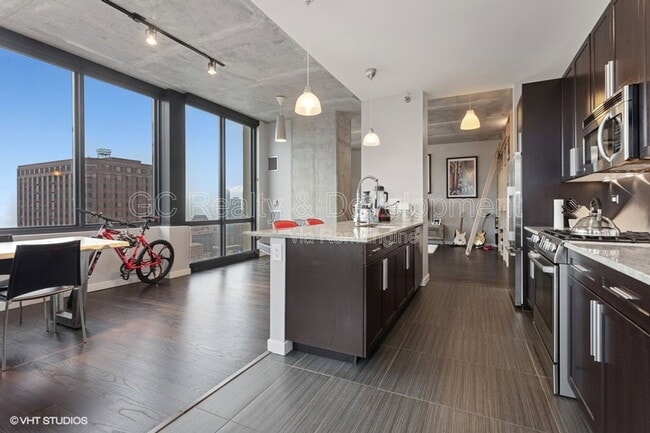 Building Photo - 235 W Van Buren St