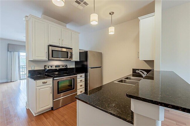 Foto del edificio - 13420 Lyndhurst St