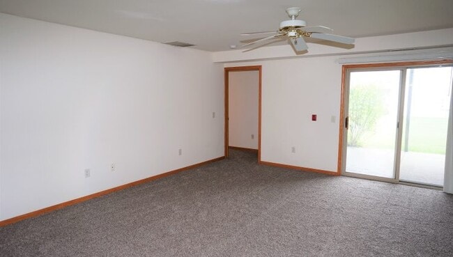 Building Photo - 391 Country Clover Dr