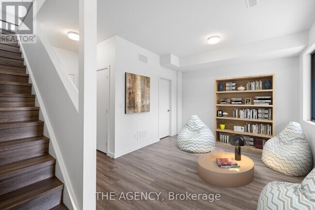 Building Photo - 6 Rainwater Ln