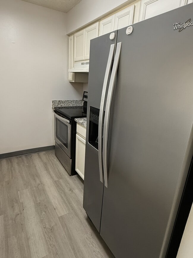 Building Photo - 2005 Ravens Crest Dr