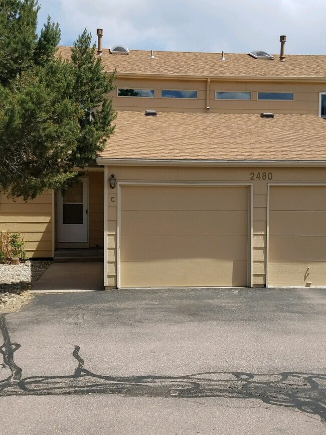 Exterior - 2480 Hamlet Ln