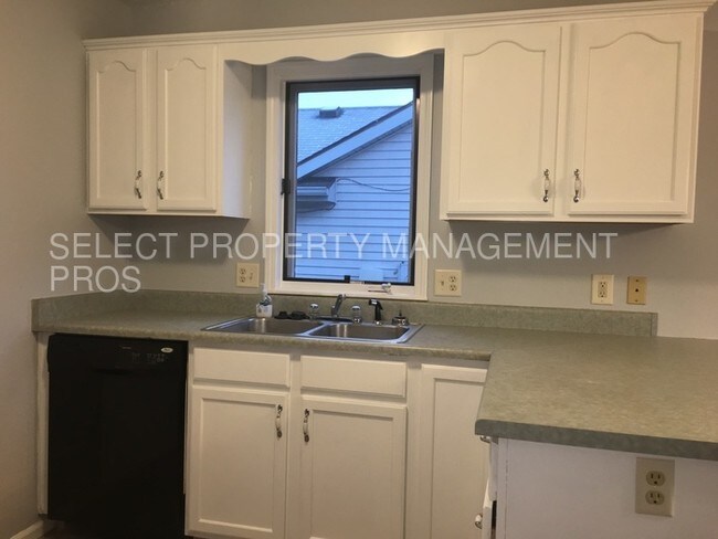 Building Photo - 1723 Versailles Village Pl