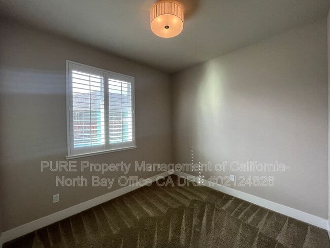 Building Photo - 3681 Hemlock St