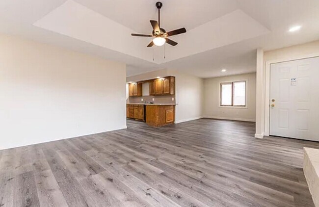 Building Photo - 613-615 E Redwood