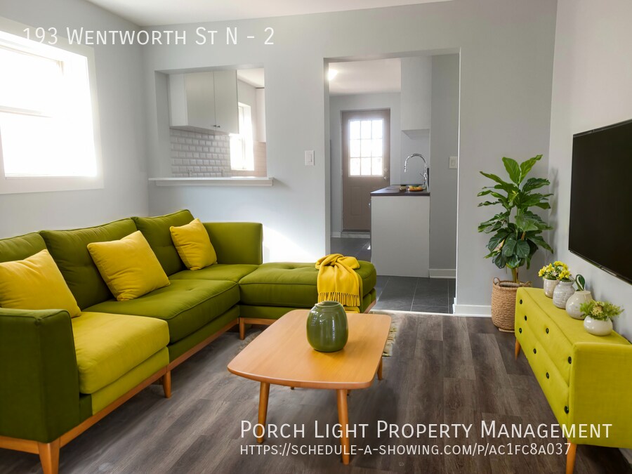 Photo principale - Beautiful and Renovated 2 bedroom with parking and laundry