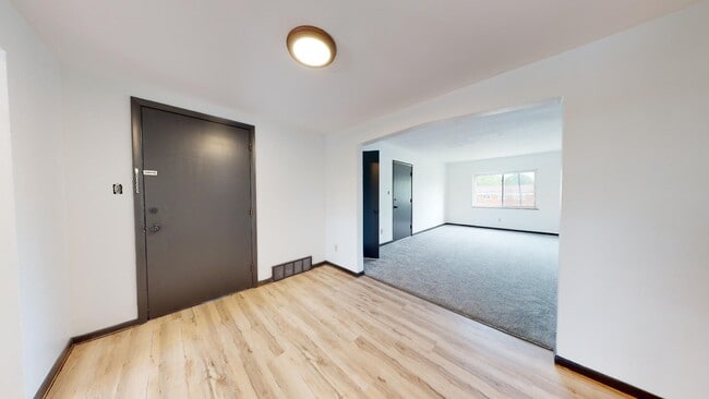 Building Photo - Parma - Ridgewood Lofts - 1 bedroom unit.