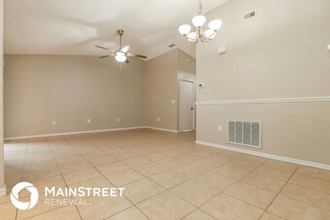 Building Photo - 8010 Hathaway Dr