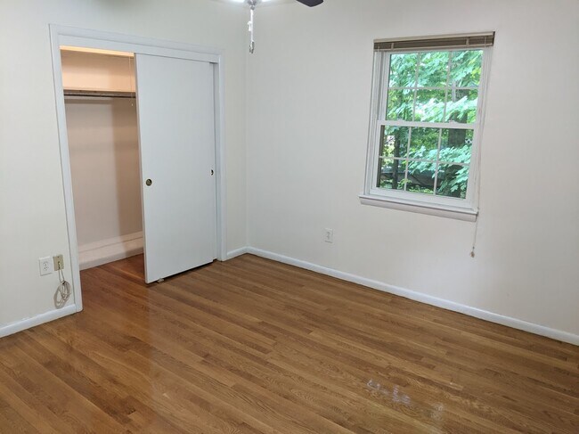 Building Photo - 409 Lowell Ave