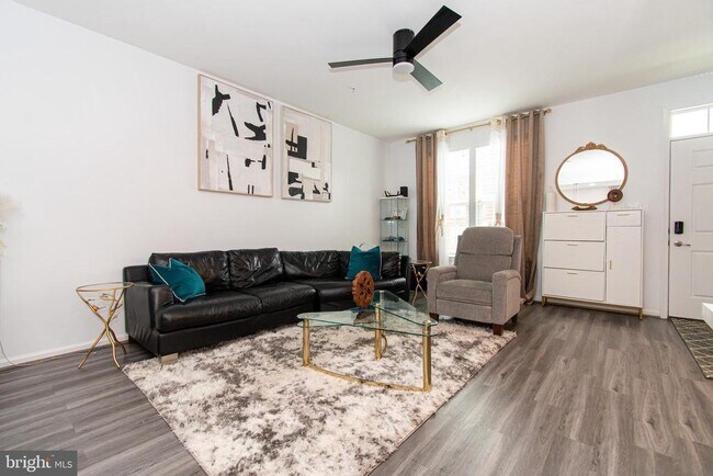 Foto del edificio - 4559 Tinder Box Cir