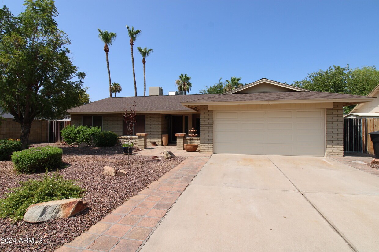 Primary Photo - 10511 E Sahuaro Dr