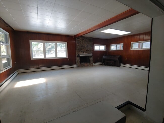 Sala de estar - 2660 Fish Hatchery Rd