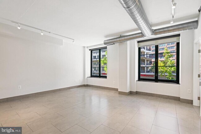 Building Photo - 1133 14th St NW