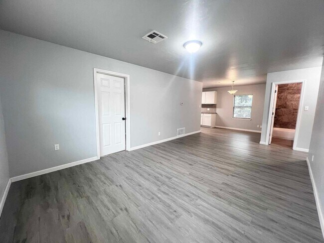 Building Photo - Updated Home in the Heart of NW OKC – Excellent Location!