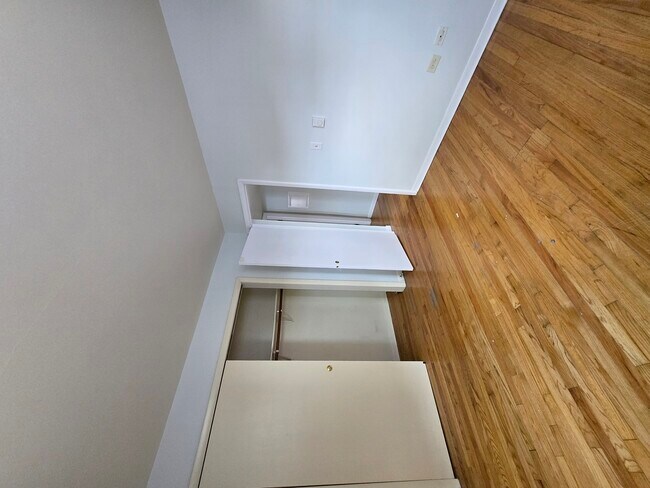 Foto del edificio - 9458 Glenlake Ave