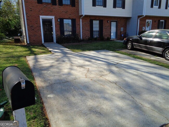 Building Photo - 1559 Springleaf Cir SE