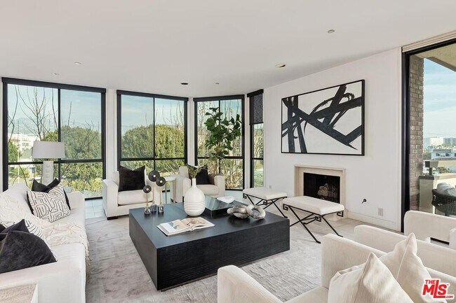 Building Photo - 300 N Swall Dr