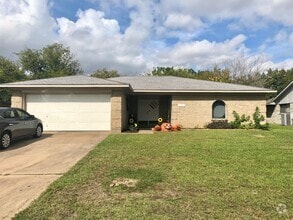 Building Photo - 1411 Holik Dr