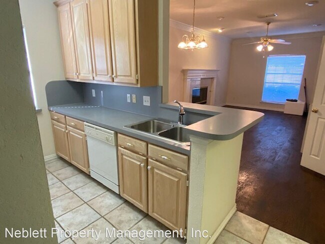 Foto del edificio - 2 br, 2.5 bath House - 201 First St. #104