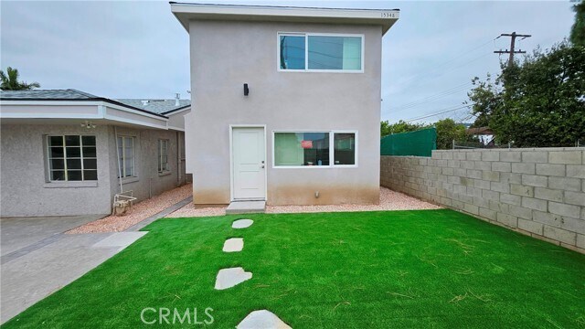 Foto del edificio - 15348 Gale Ave