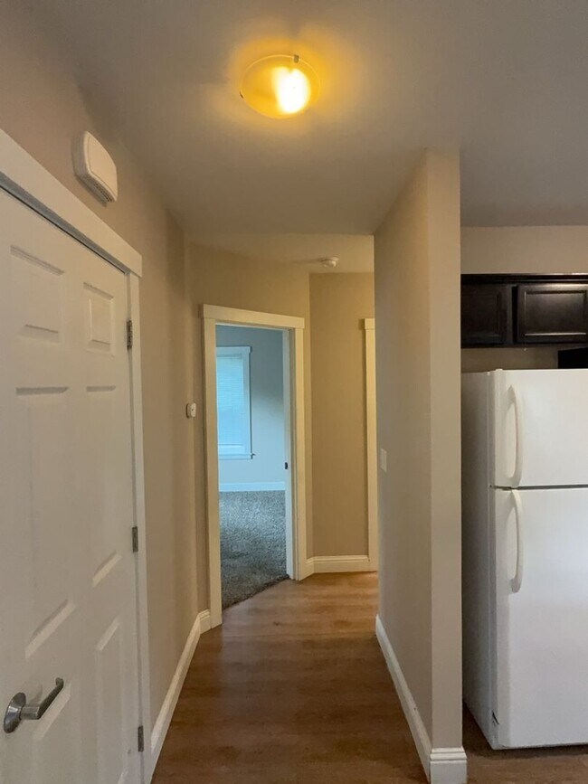 Foto del edificio - 5 Bedroom, 2.5 Baths Home for Rent, Available in August!