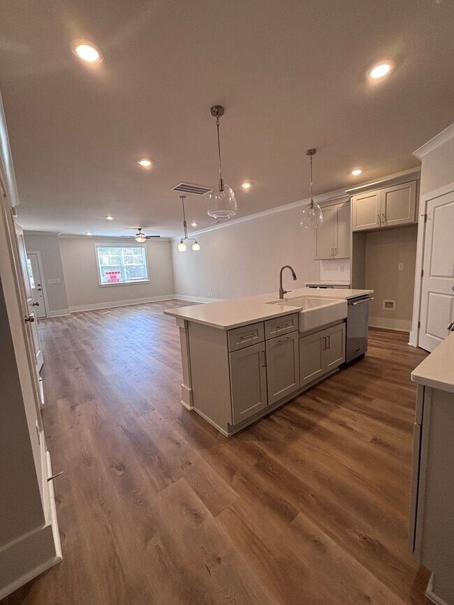 Foto del edificio - Brand new three-bedroom, 2.5-bath townhome