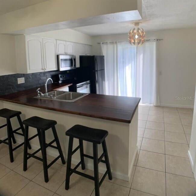 Foto del edificio - 1891 Caralee Blvd