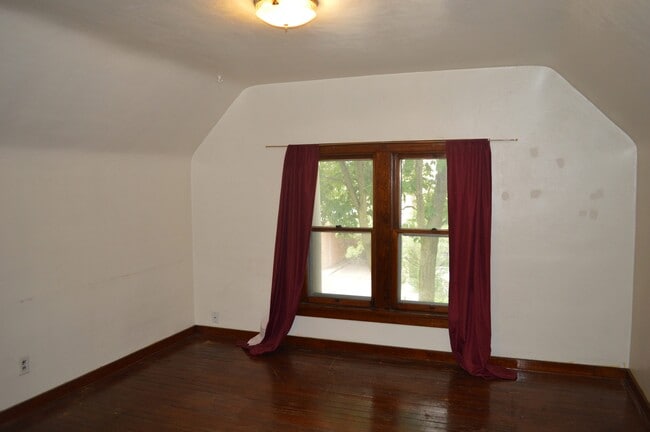 Building Photo - 16 N Broom St