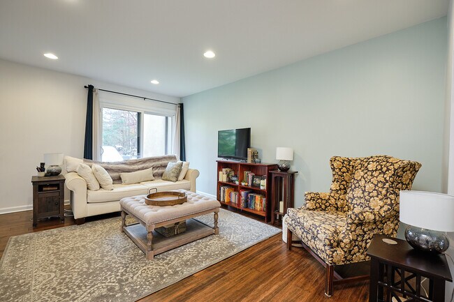 Building Photo - 2214 Cartwright Pl