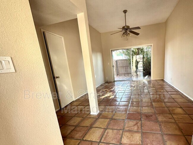 Foto del edificio - 1051 S Dobson Rd