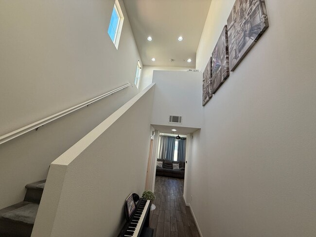 Foto del edificio - Charming 3-Bedroom Home in Gated Canyon Co...