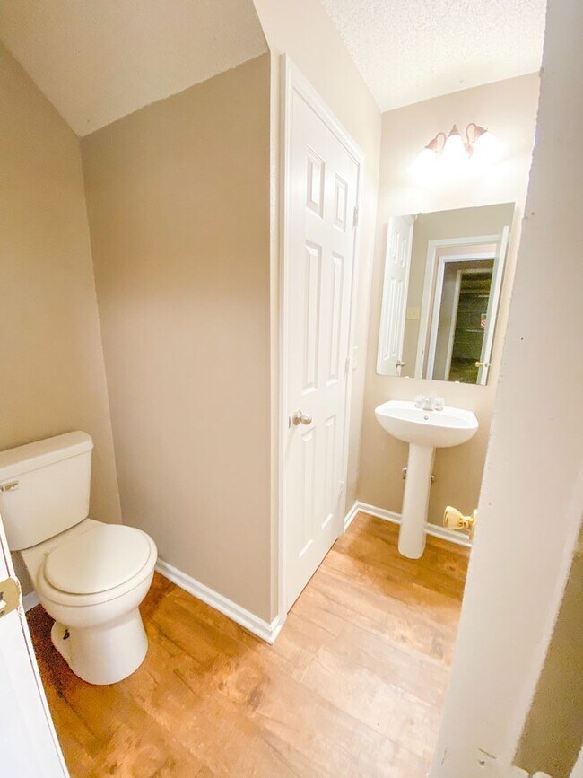 Foto del edificio - 3 bedrooms & 2.5 bathroom Home