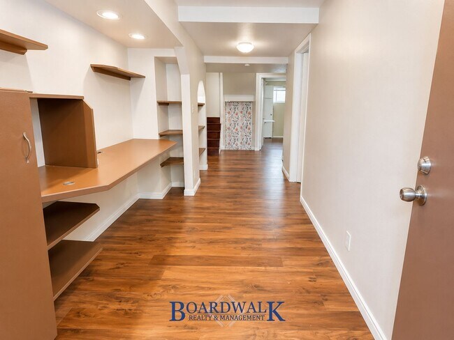 Building Photo - 6423 S Westridge St