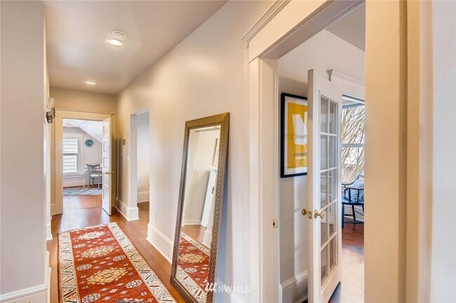 Building Photo - Charming Cottage Style Condo in Fremont!