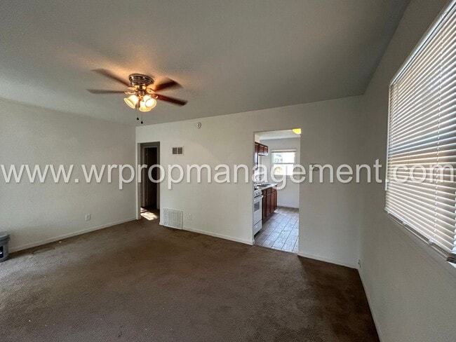 Building Photo - 2 Bedroom 1 Bath Home