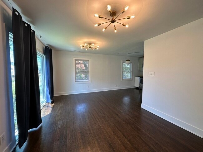 Foto del edificio - 2212 Rozzelles Ferry Rd