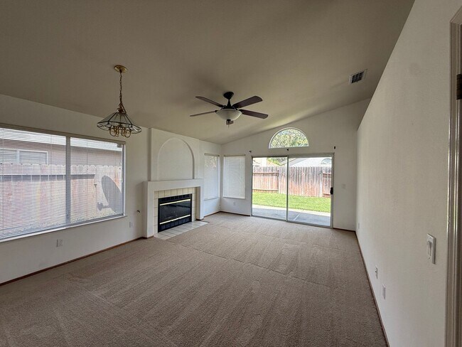 Foto del edificio - 6415 Shasta Creek Way