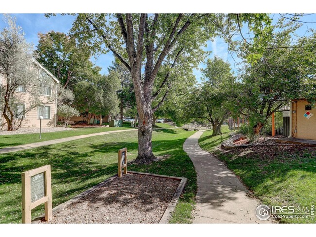 Foto del edificio - 4887 White Rock Cir