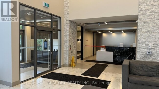 Building Photo - 36-136 Forest Manor Rd