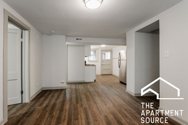Building Photo - 709 N Hamlin Ave