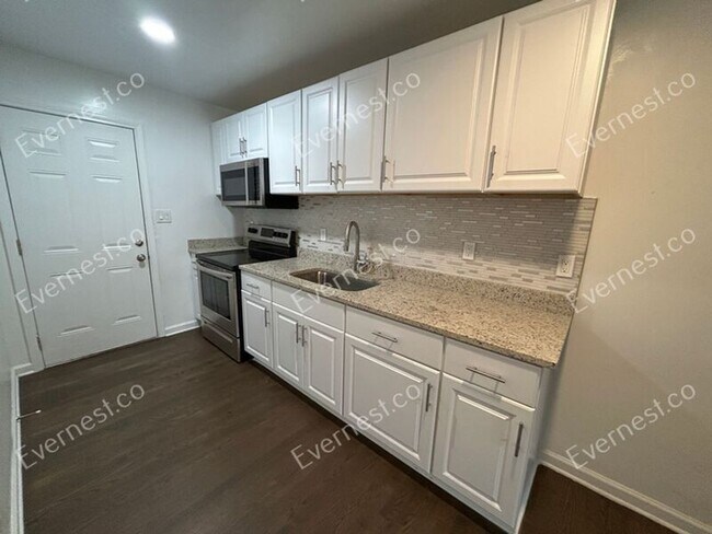 Foto del edificio - 4527 Glade Rd