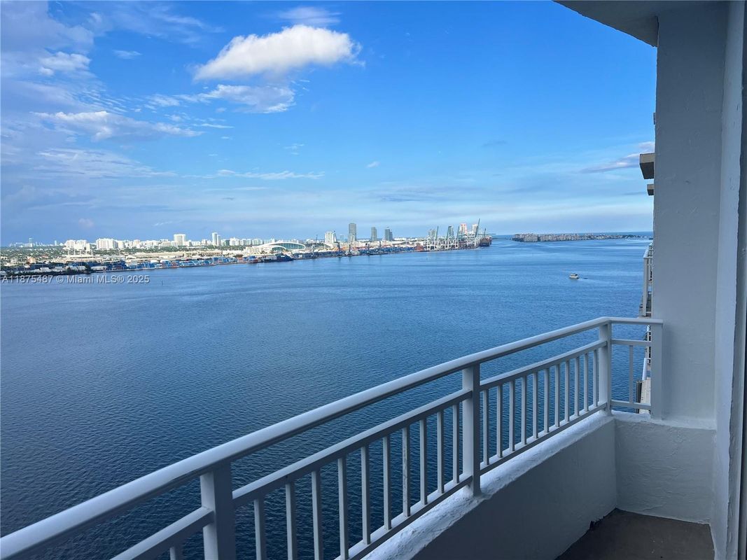 Foto principal - 770 Claughton Island Dr