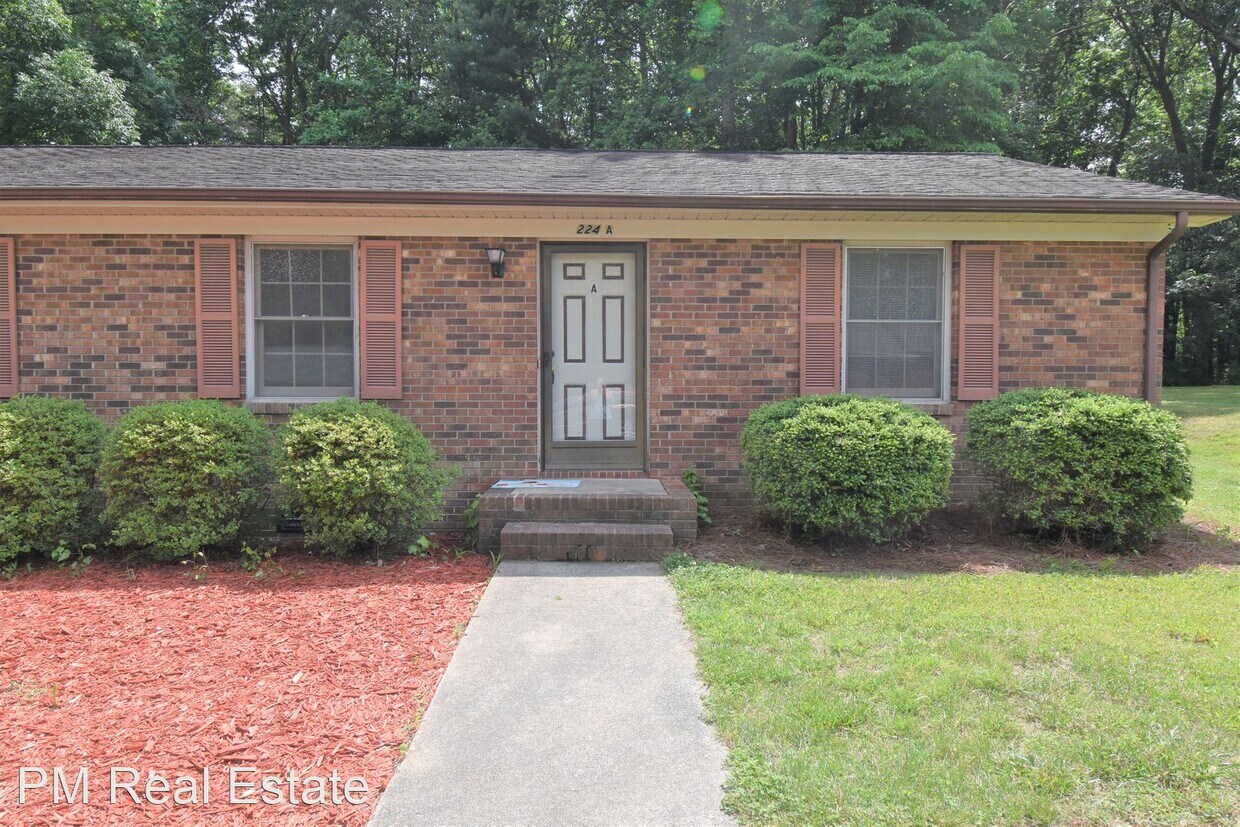 Primary Photo - 2 br, 1 bath House - 224 Pinecrest Drive U...
