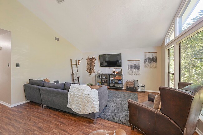 Building Photo - 3015 Adrienne Dr