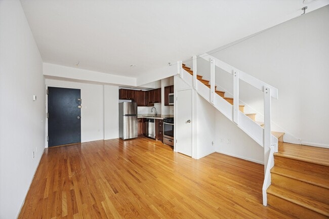 Building Photo - 319 S 10th St