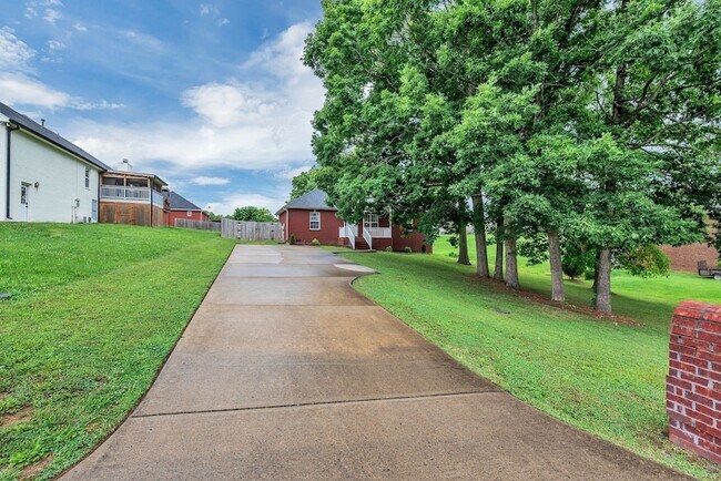 Building Photo - 2029 Sunday Silence Dr