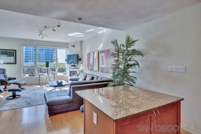 Foto del edificio - 1240 India St