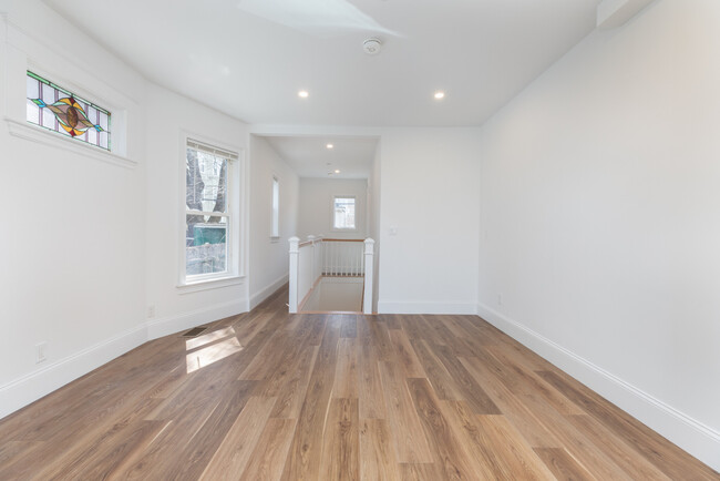 Foto del edificio - 143 E Cottage St