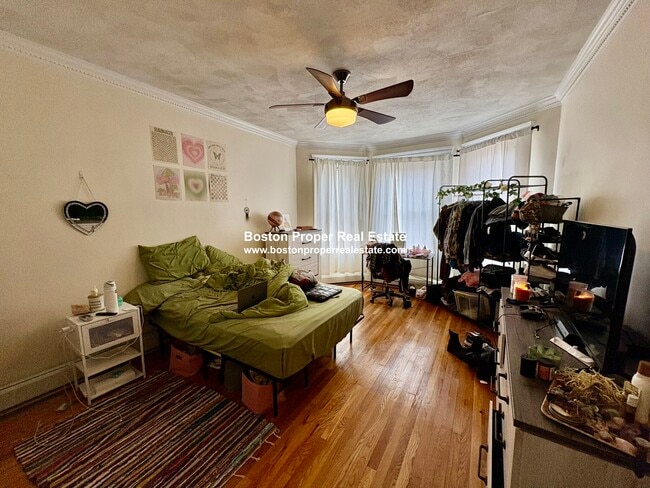 Building Photo - 61 Park Dr