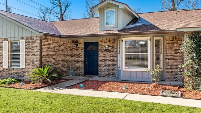 Foto del edificio - 9134 Lakeside Dr